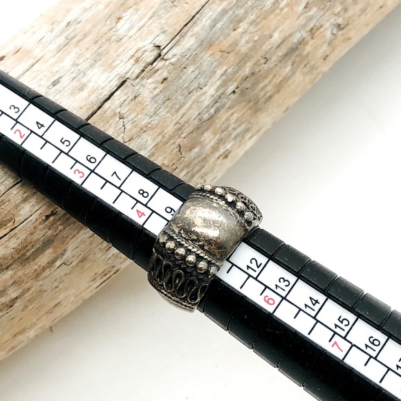 Antique Vintage Repousse Silver Ring - Picture 5 of 11